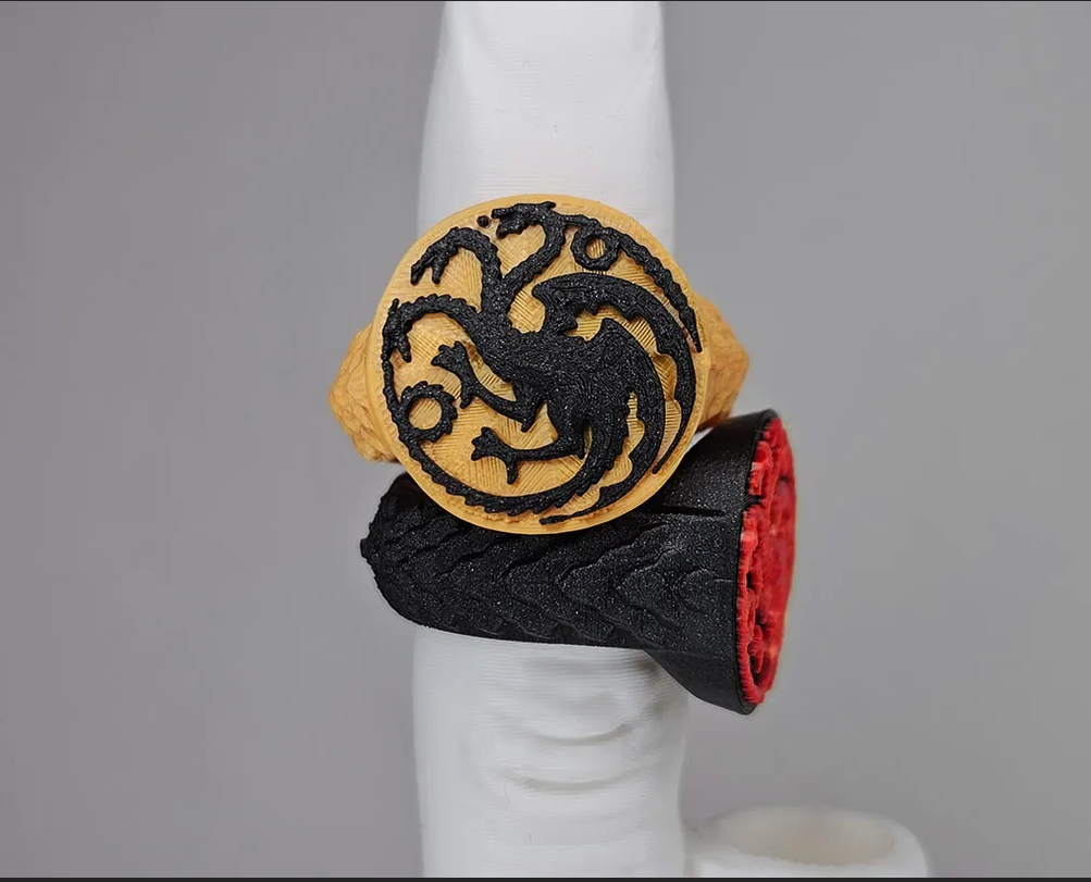 Anillo decorativo impreso en 3D inspirado en House of the Dragon con emblema estilo Targaryen